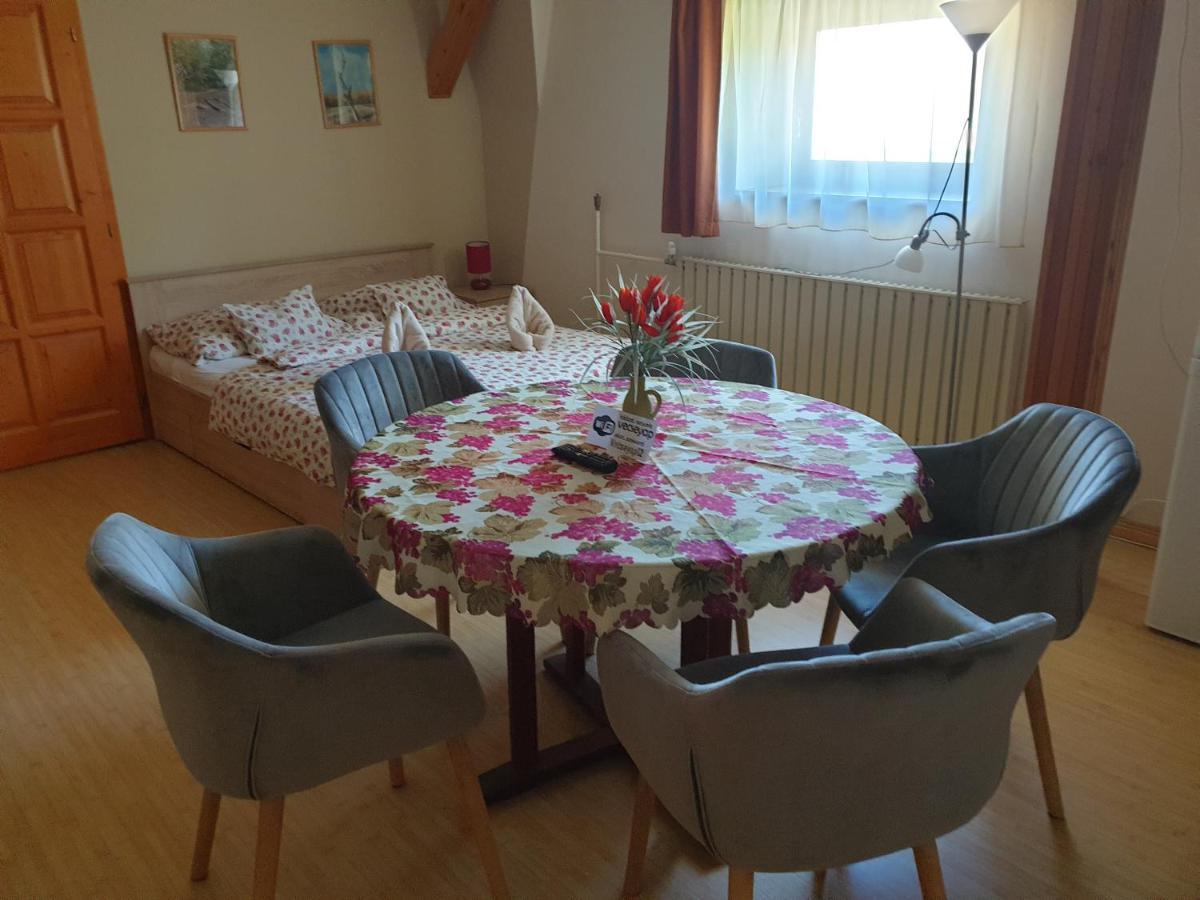 Vecsey Apartman Apartment Eger Ngoại thất bức ảnh